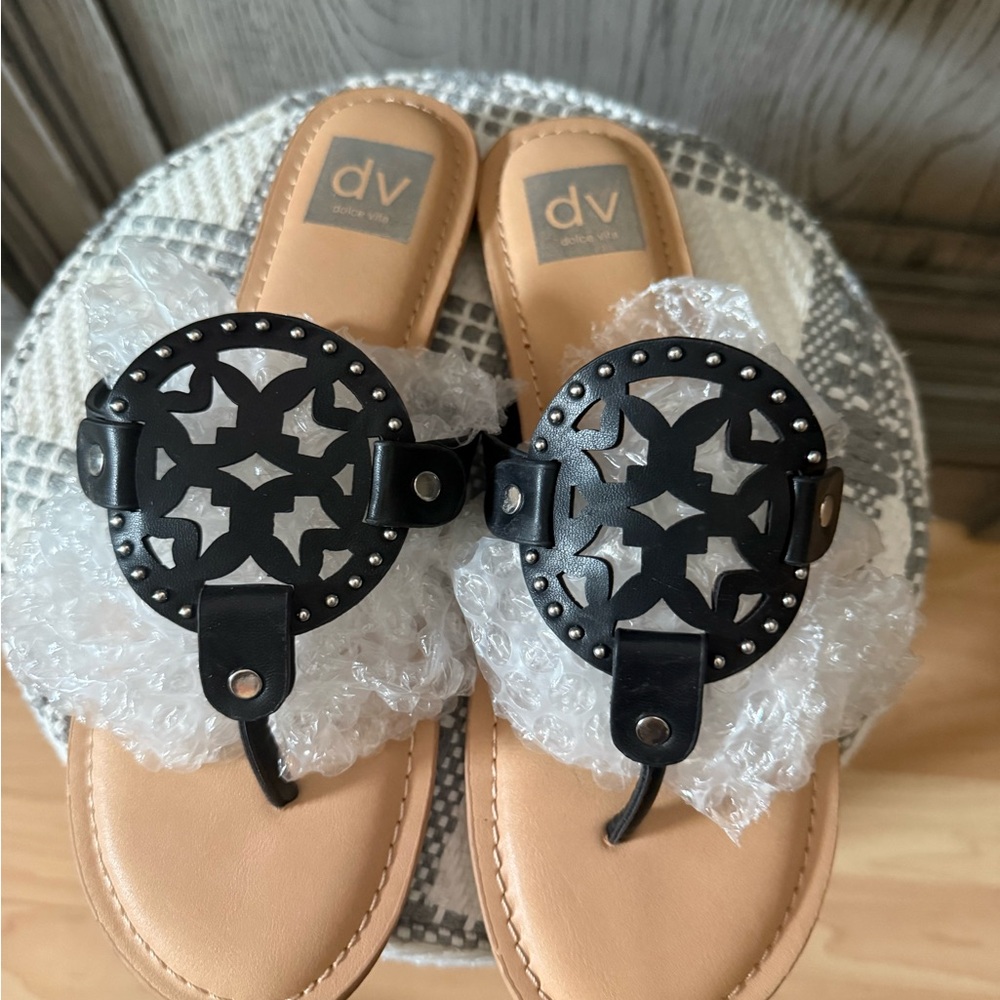 Black Cutout Thong Sandals with Tan Footbed Size 8.5! - Picture 4 of 8